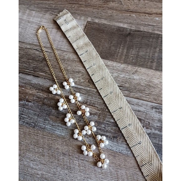 Avon Faux Pearl Cluster Necklace - Picture 6 of 6